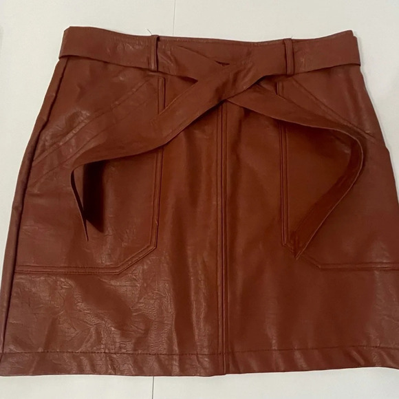Belted Faux Leather Mini Skirt Sz Large - Picture 1 of 8